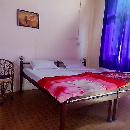 Anna Hostel Tapovan Rishīkesh Exteriör bild