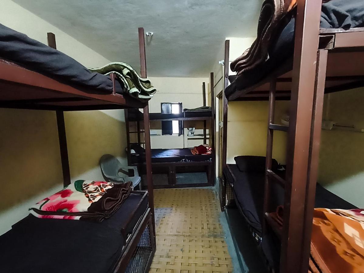 Anna Hostel Tapovan Rishīkesh Exteriör bild