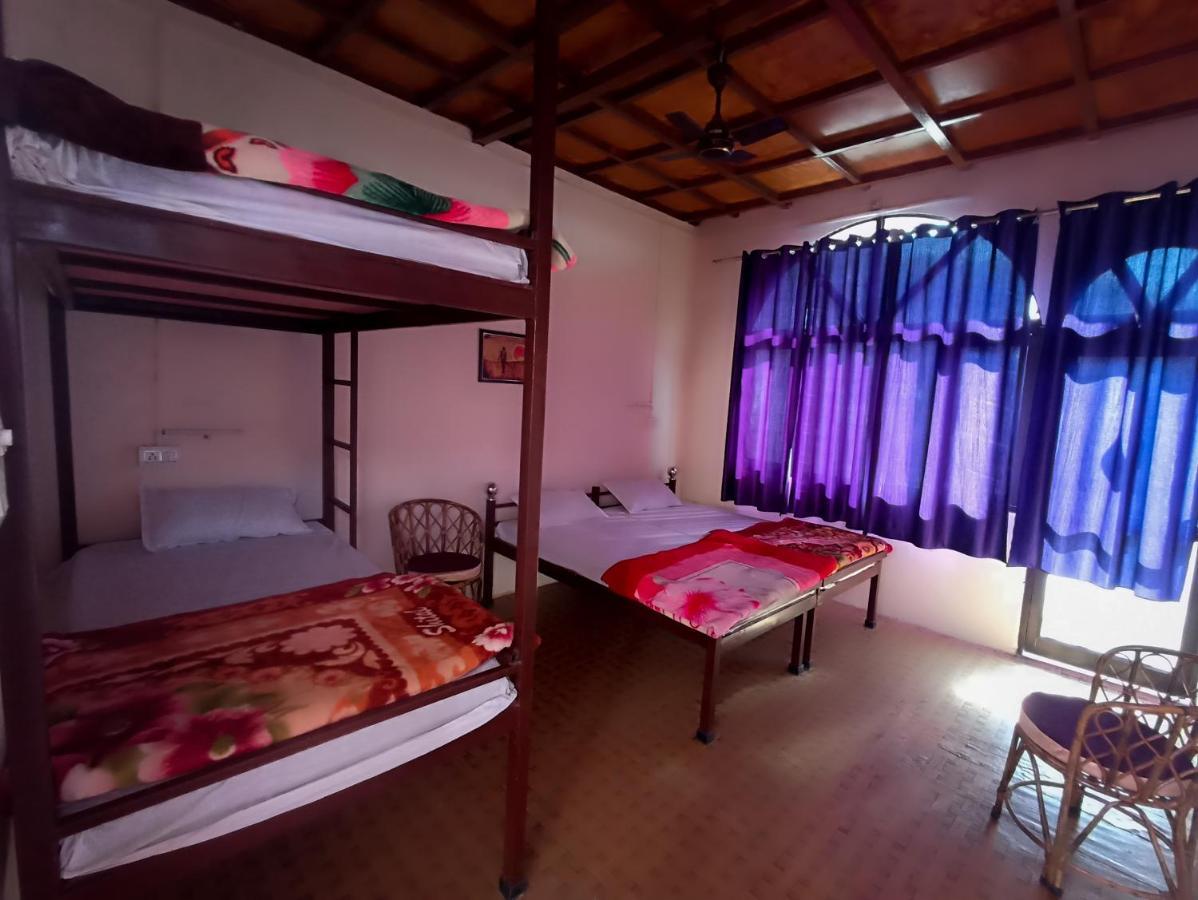 Anna Hostel Tapovan Rishīkesh Exteriör bild