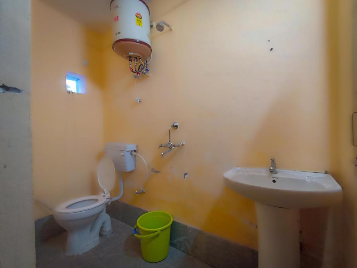Anna Hostel Tapovan Rishīkesh Exteriör bild