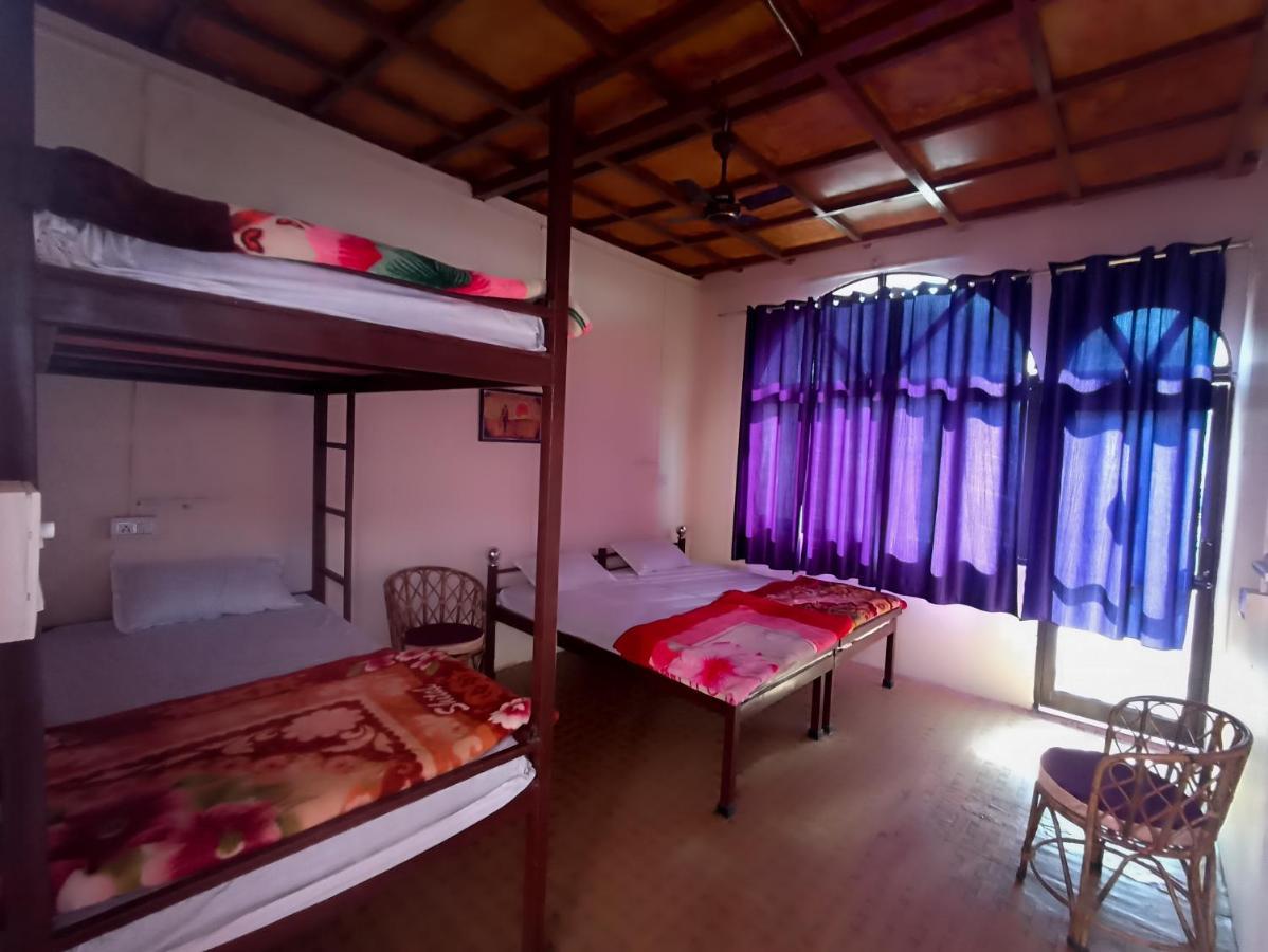 Anna Hostel Tapovan Rishīkesh Exteriör bild